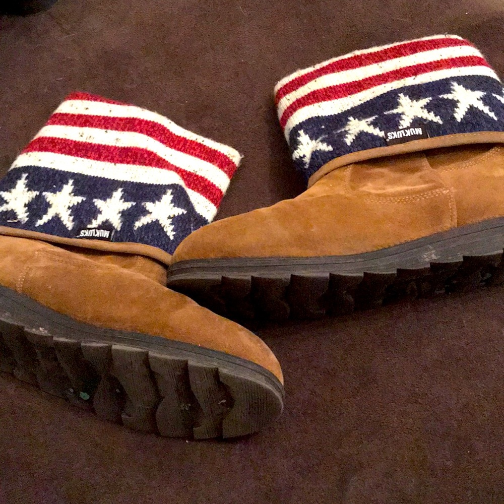 Muk luks size 9 boot